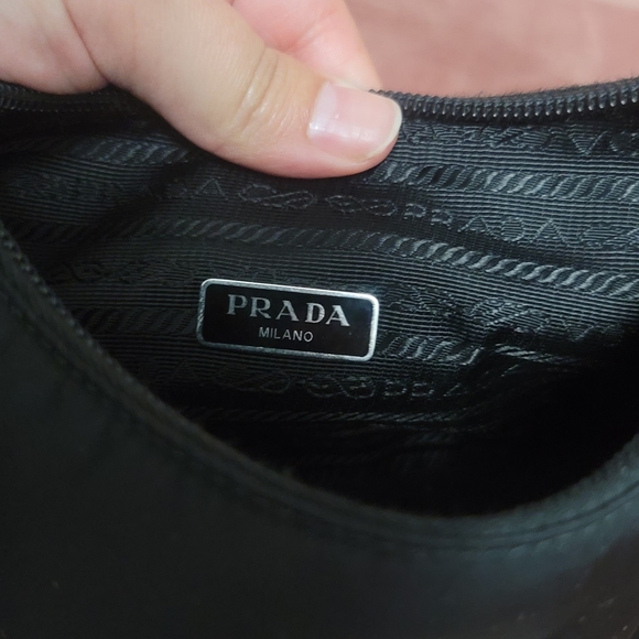 SOLD! Prada Re-Edition 2000 mini-bag - Picture 6 of 9